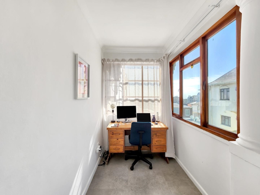 To Let 2 Bedroom Property for Rent in Green Point Western Cape